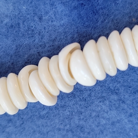 Natural Cream Colored Puka Shell Necklace 20 in. - Picture 6 of 6